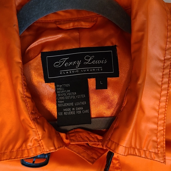 Terry Lewis Classics Raincoat - Picture 3 of 3